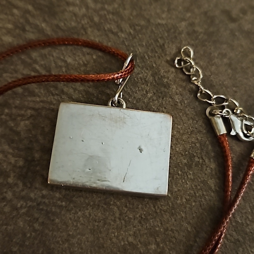 3/$30 VTG Rhinestone Crown Cheetah Print Shadow Box Pendant Rope Necklace - Picture 5 of 5